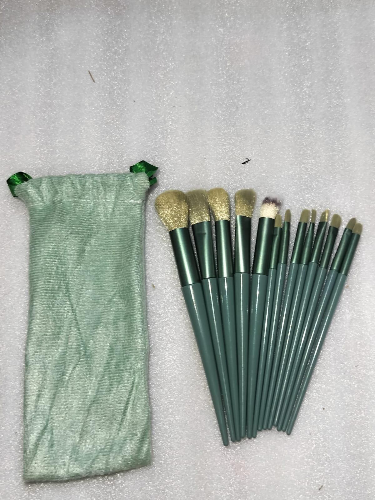 Brush4点セット【りょん商品】 13 Pcs Makeup Brush with Pouch Set – thepranastore